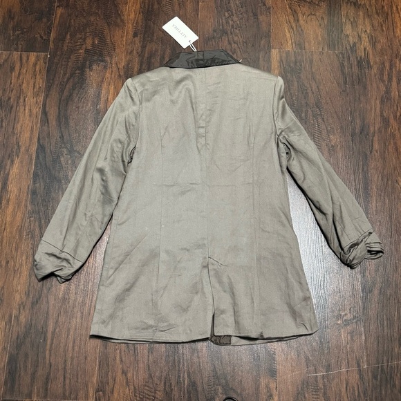 Alythea Brown Blazer with Relaxed Fit and Notched Lapel Gathered Cuffs Large NWT - Picture 14 of 14